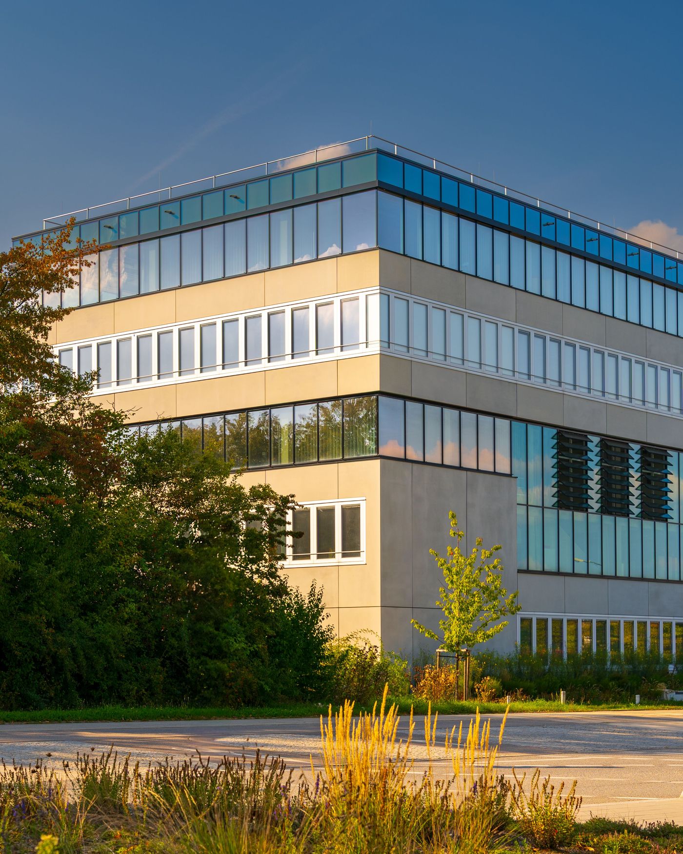 Modern data centre building infrastructure